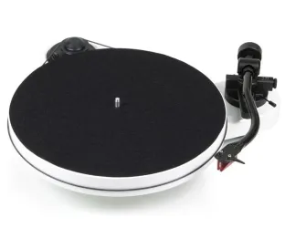 Pro-Ject RPM 1 Carbon (biały). Gramofon manualny.