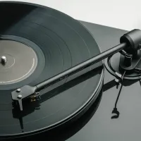 Pro-Ject E1.2 (czarny). Gramofon manualny. - 3